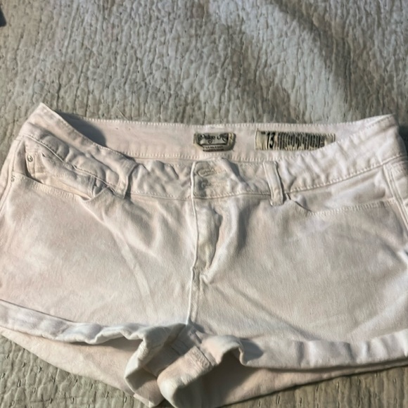White Denim Shorts no stains size 13 - Picture 1 of 4